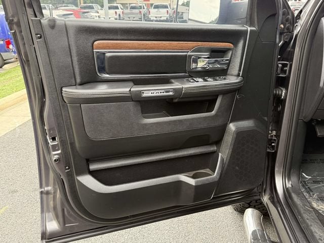 2017 RAM 1500 Laramie Crew Cab 4x4 5'7" Box