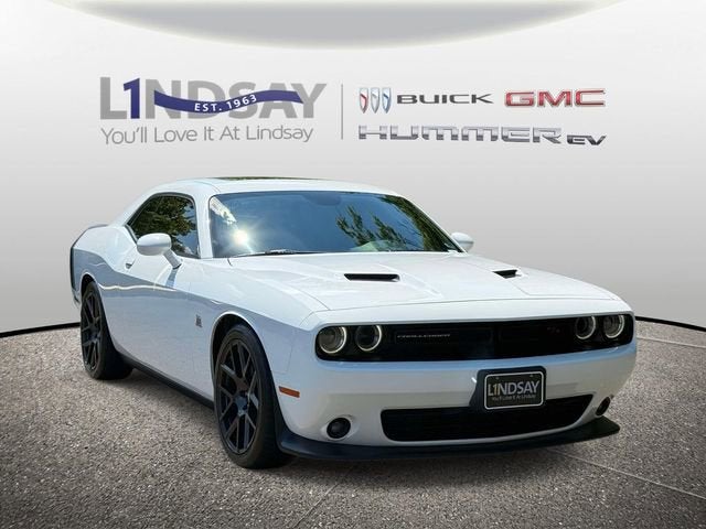 2016 Dodge Challenger Scat Pack's photo