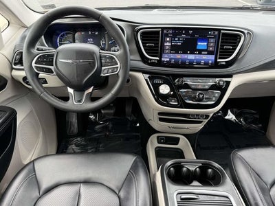 2024 Chrysler Pacifica Hybrid Select