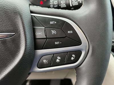 2024 Chrysler Pacifica Hybrid Select