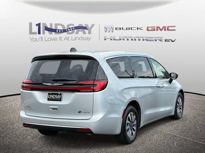 2024 Chrysler Pacifica Hybrid Select