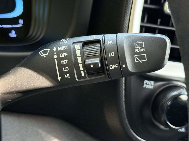 2023 Hyundai Lugar SE
