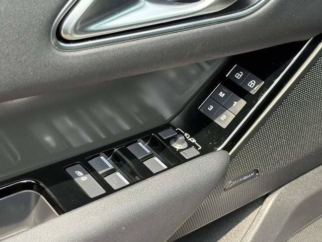 2025 Land Rover Range Rover Velar Dynamic SE