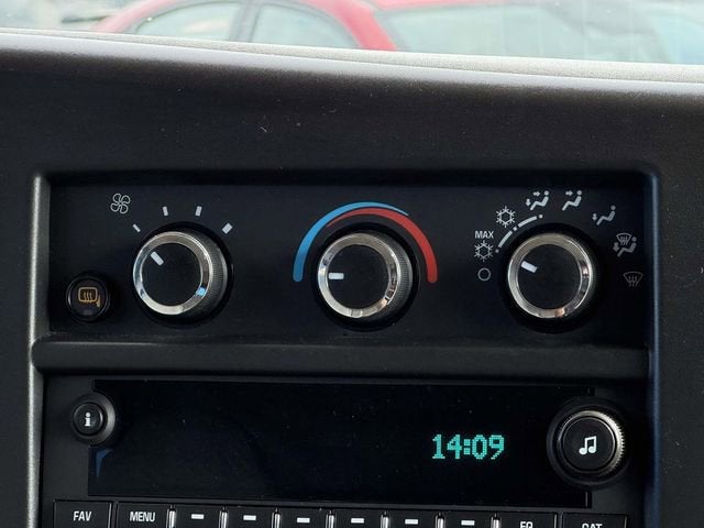 2025 Chevrolet Express Passenger 1LT