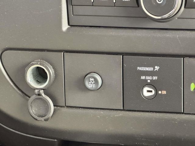 2025 Chevrolet Express Passenger 1LT