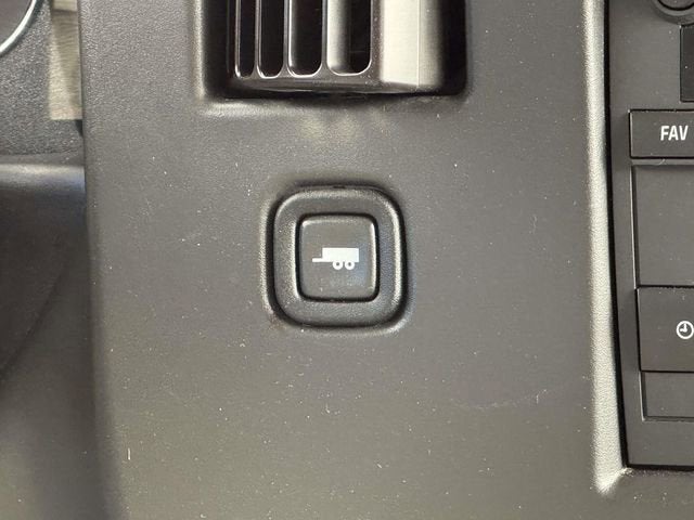 2025 Chevrolet Express Passenger 1LT