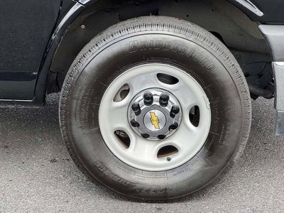 2025 Chevrolet Express Passenger 1LT