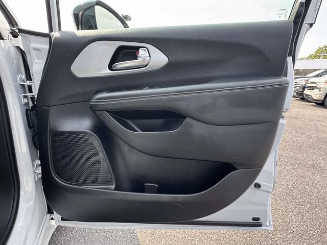 2024 Chrysler Pacifica Hybrid S Appearance Pkg