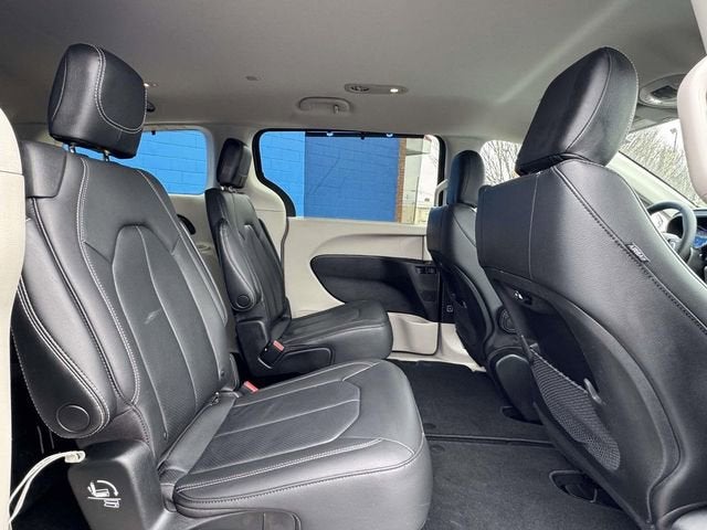 2022 Chrysler Pacifica Touring L AWD