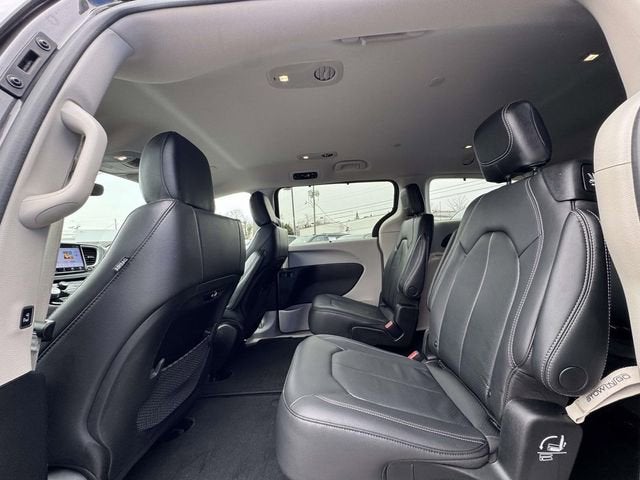 2022 Chrysler Pacifica Touring L AWD