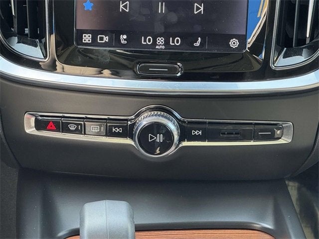 2023 Volvo V60 Cross Country Plus