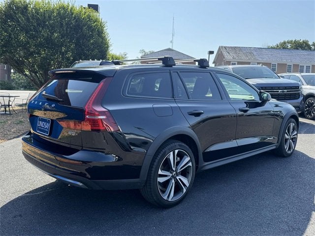 2023 Volvo V60 Cross Country Plus