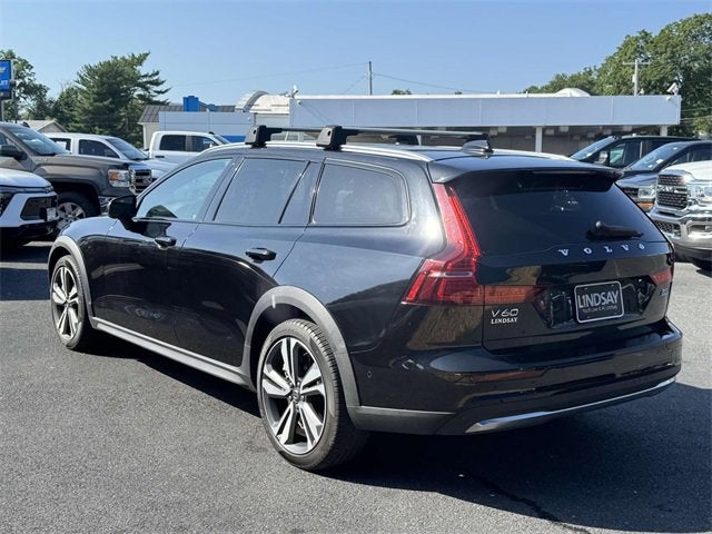 2023 Volvo V60 Cross Country Plus