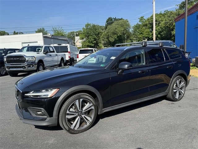 2023 Volvo V60 Cross Country Plus